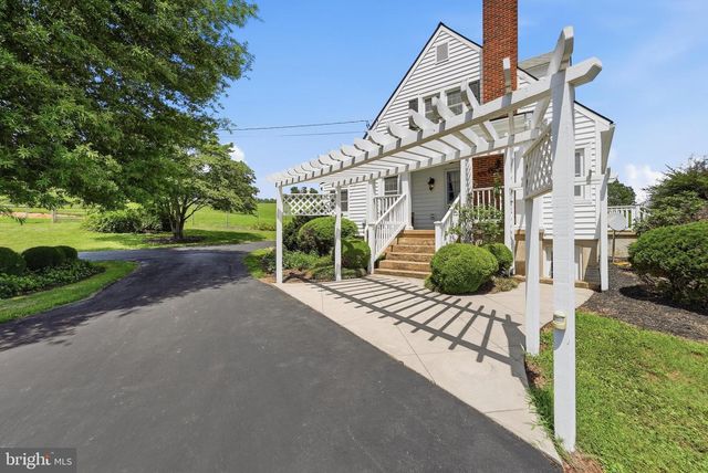 6117 S F T VALLEY RD, Etlan, VA 22719