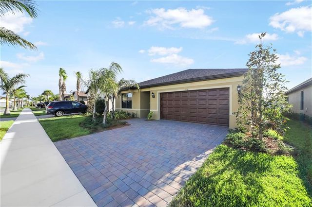 5196 Jasper Square, Vero Beach, FL 32967