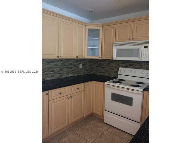 7732 Camino Real F220, Miami, FL 33143