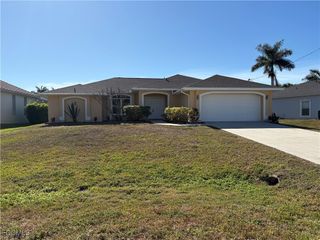 2718 SW 35th LN, Cape Coral, FL 33914