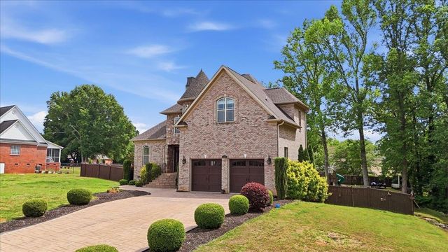 429 Hunting Crest Court, Boiling Springs, SC 29316