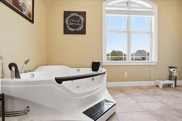 429 Hunting Crest Court, Boiling Springs, SC 29316