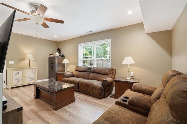 429 Hunting Crest Court, Boiling Springs, SC 29316