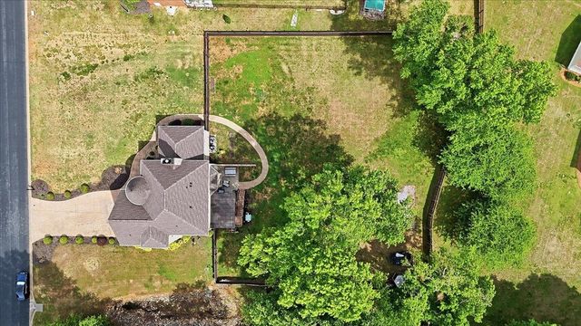 429 Hunting Crest Court, Boiling Springs, SC 29316