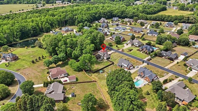 429 Hunting Crest Court, Boiling Springs, SC 29316