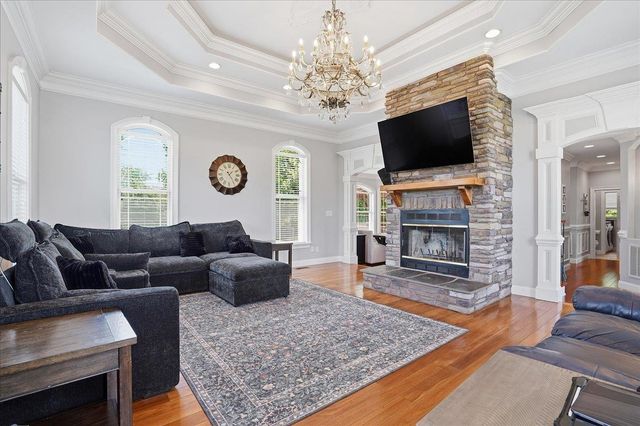 429 Hunting Crest Court, Boiling Springs, SC 29316
