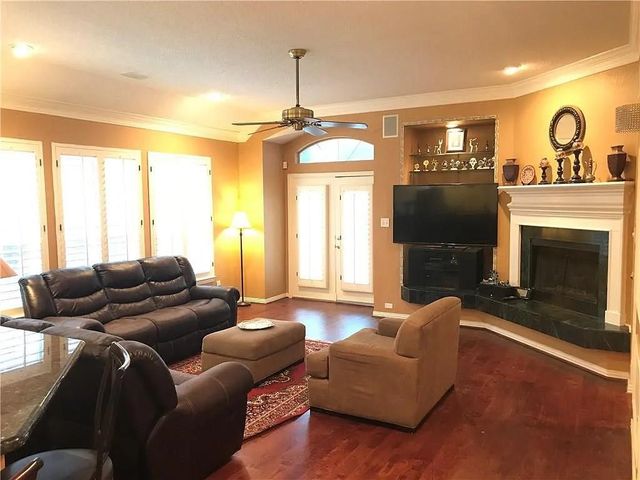 9400 Western Trail, Irving, TX 75063