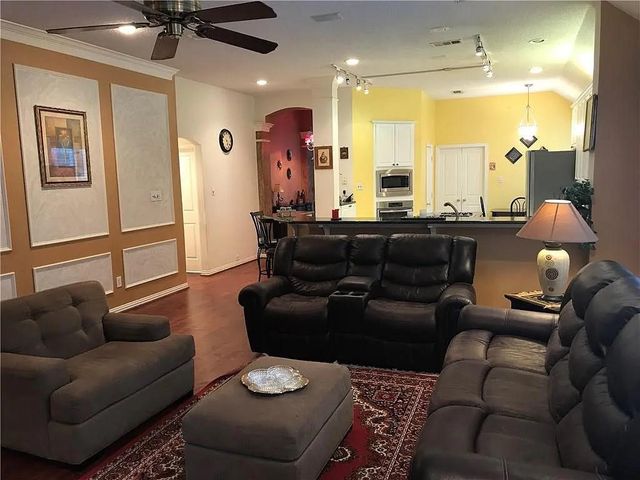 9400 Western Trail, Irving, TX 75063