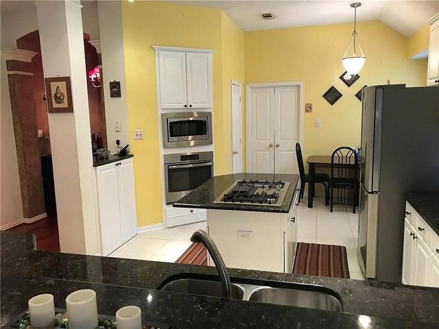 9400 Western Trail, Irving, TX 75063