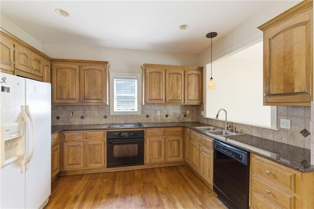 3008 SW 9TH Terrace, Lee's Summit, MO 64081