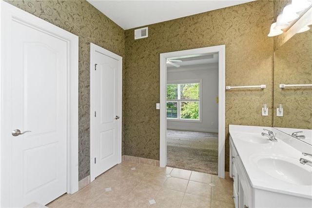 3008 SW 9TH Terrace, Lee's Summit, MO 64081