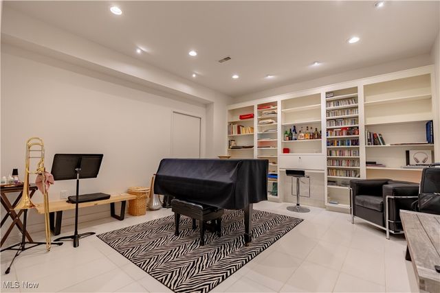 2252 W 5th Street, Cleveland, OH 44113