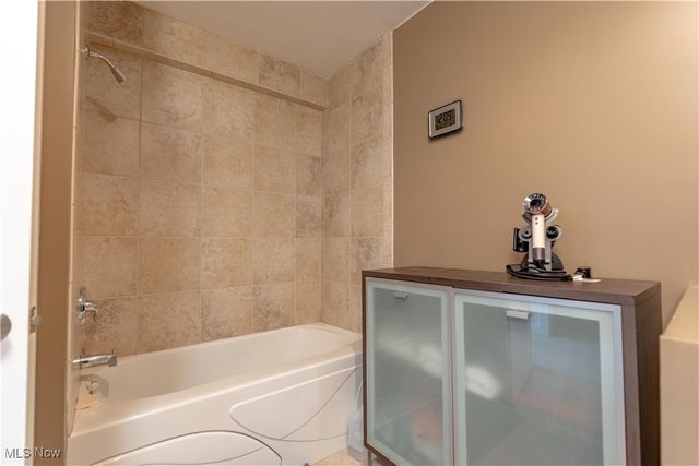 2252 W 5th Street, Cleveland, OH 44113