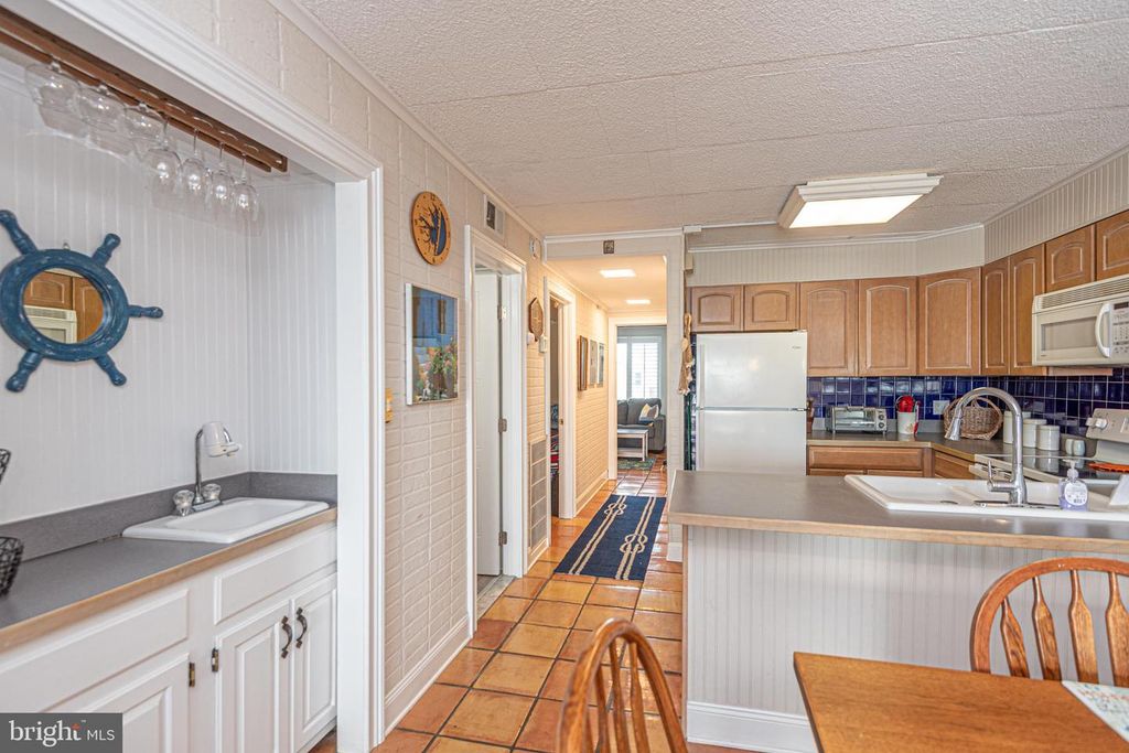 Image 6 of property listing at 413 BAYSHORE DR #201, Ocean City, MD 21842