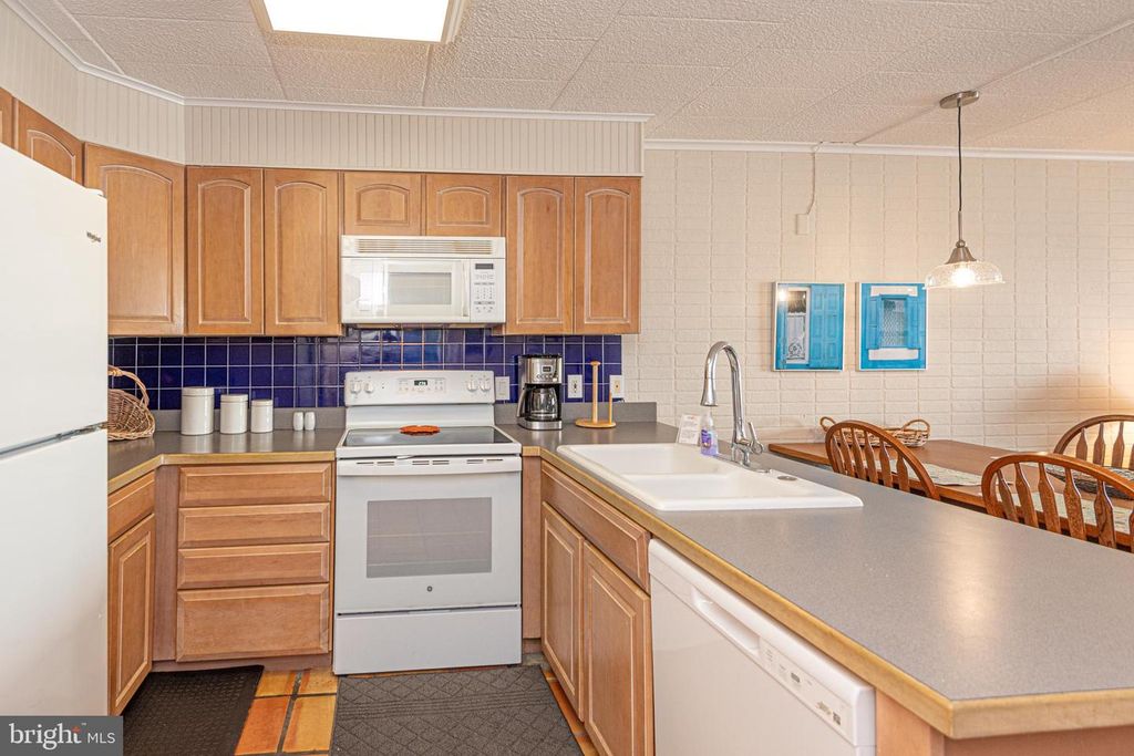 Image 9 of property listing at 413 BAYSHORE DR #201, Ocean City, MD 21842