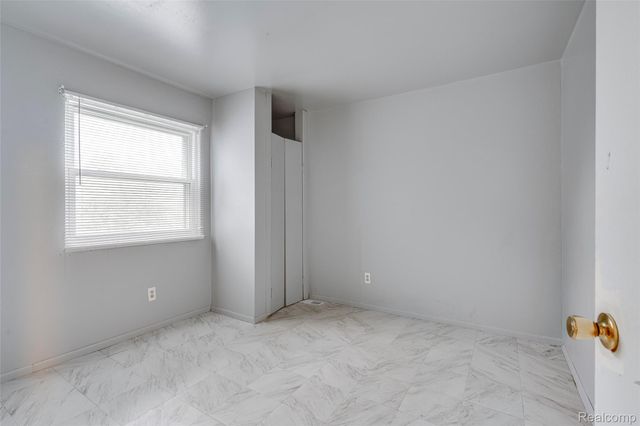 29071 Annapolis Road, Westland, MI 48186
