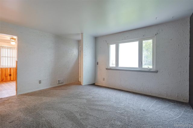 29071 Annapolis Road, Westland, MI 48186
