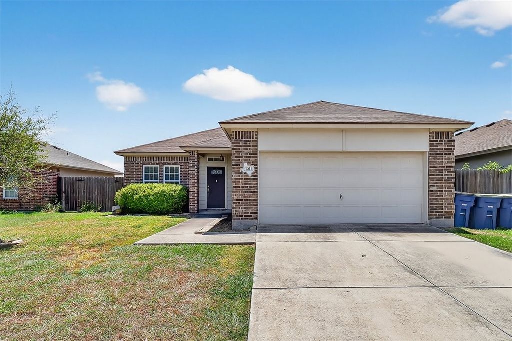 1011 Livermore St, Portland, TX 78374