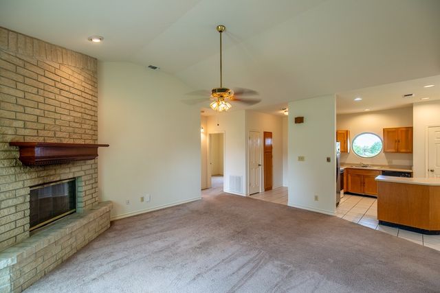 182 Glenvalley Cir, Bandera, TX 78003