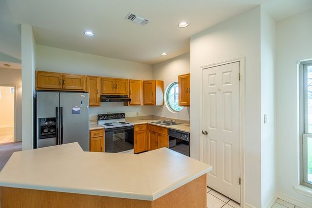 182 Glenvalley Cir, Bandera, TX 78003