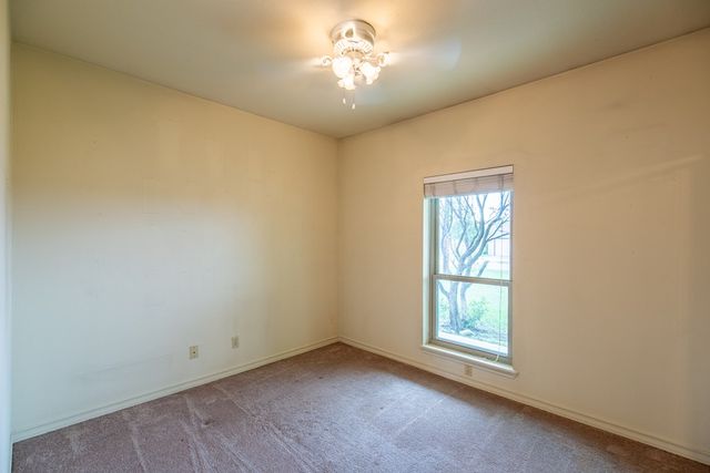 182 Glenvalley Cir, Bandera, TX 78003
