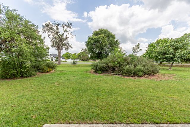 182 Glenvalley Cir, Bandera, TX 78003