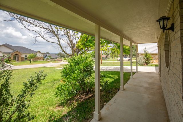 182 Glenvalley Cir, Bandera, TX 78003