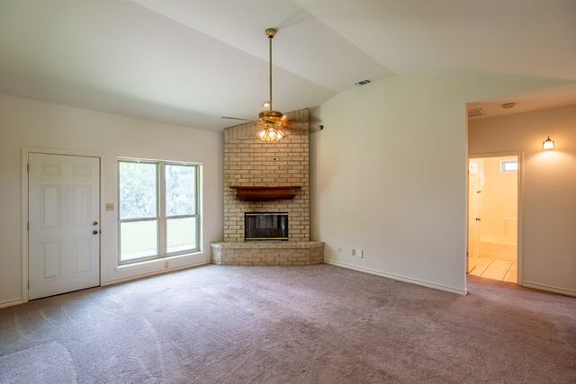 182 Glenvalley Cir, Bandera, TX 78003