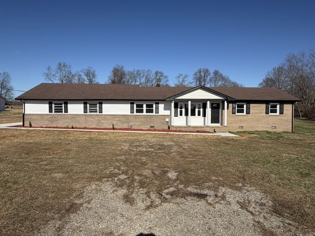 4973 Awalt Rd, Tullahoma, TN 37388