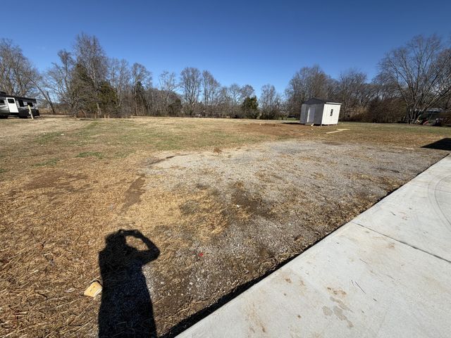 4973 Awalt Rd, Tullahoma, TN 37388