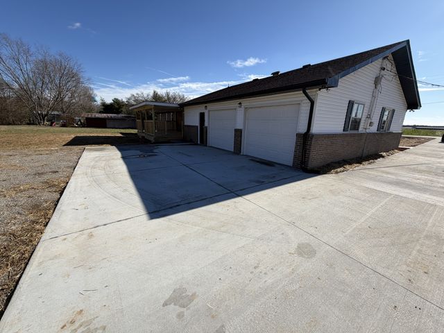 4973 Awalt Rd, Tullahoma, TN 37388