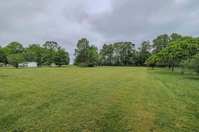 4973 Awalt Rd, Tullahoma, TN 37388
