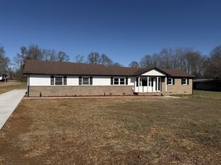 4973 Awalt Rd, Tullahoma, TN 37388