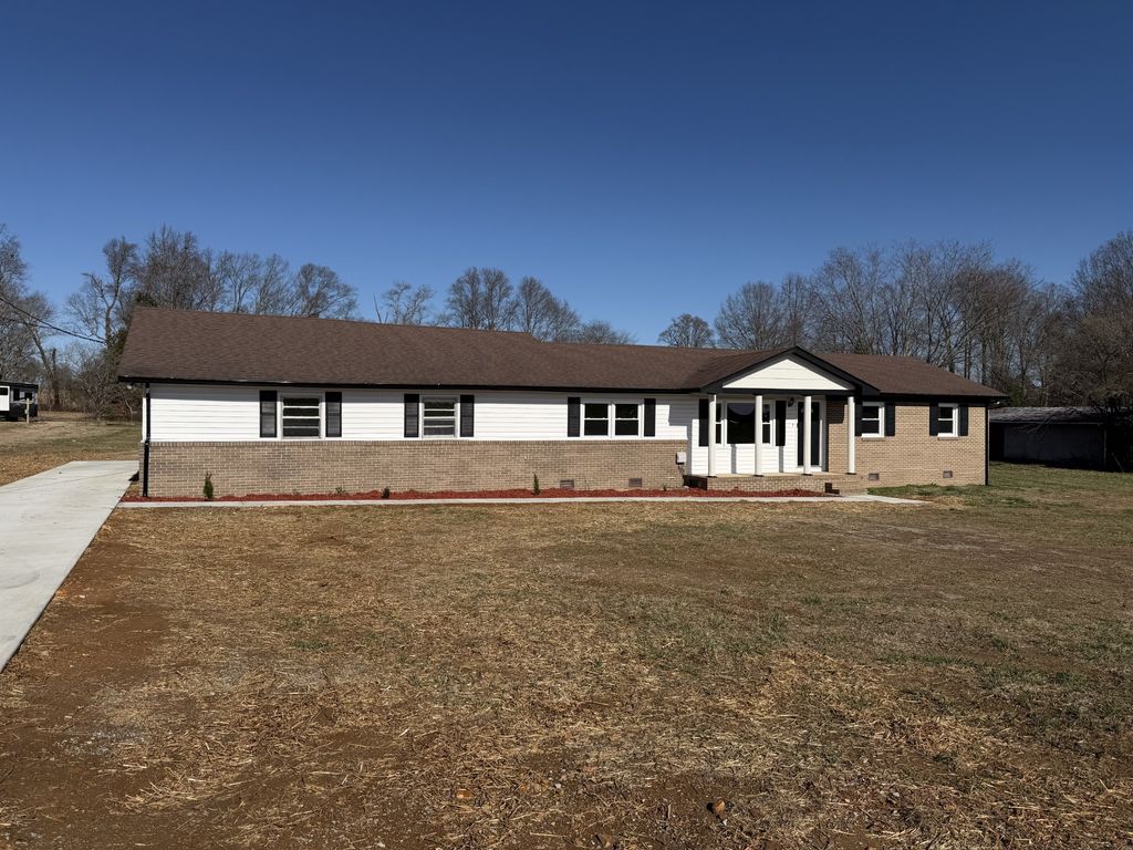 4973 Awalt Rd, Tullahoma, TN 37388