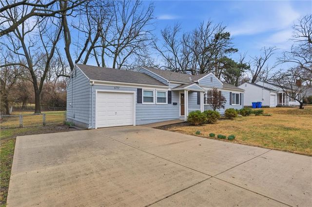 6717 W 79th Street, Overland Park, KS 66204