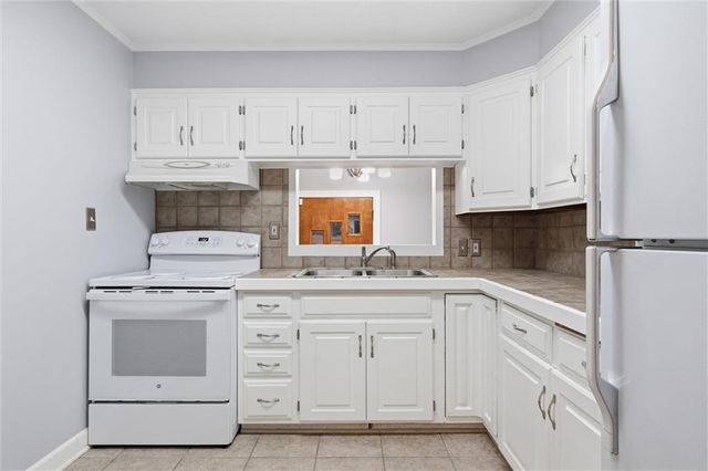 6717 W 79th Street, Overland Park, KS 66204