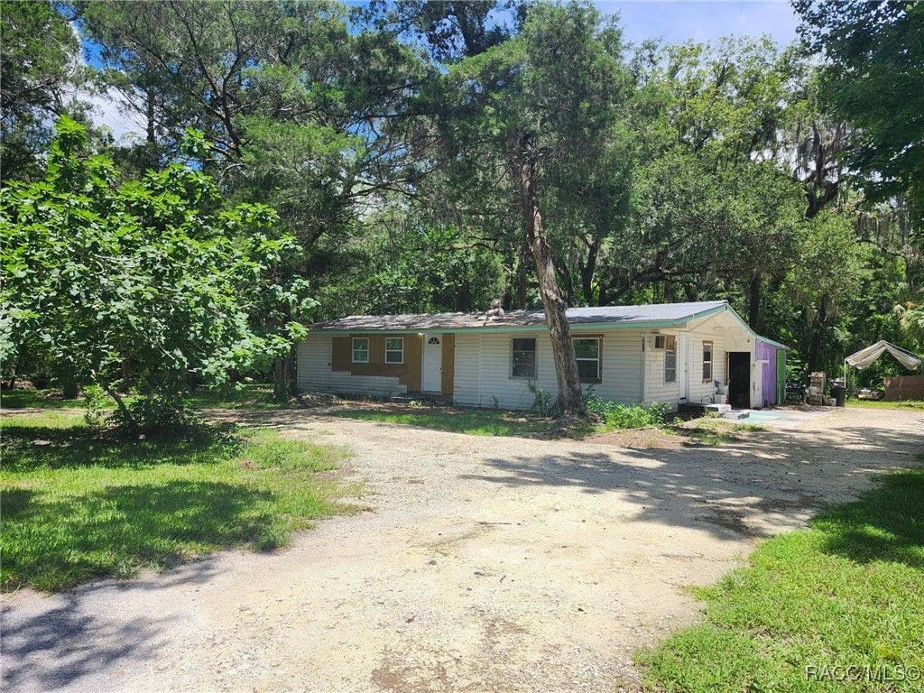 5211 S Court Avenue, Homosassa, FL 34448