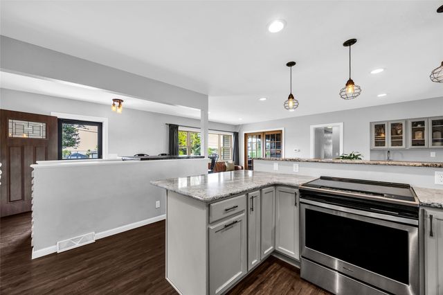 5808 Beverly Road SW, Cedar Rapids, IA 52404