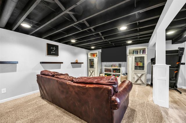 5808 Beverly Road SW, Cedar Rapids, IA 52404