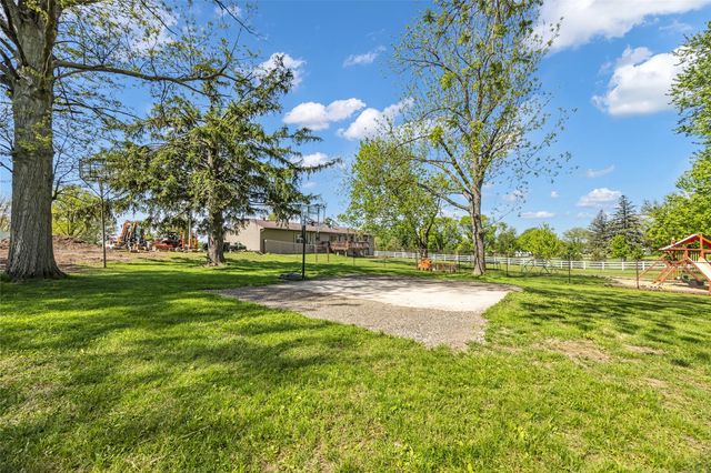 5808 Beverly Road SW, Cedar Rapids, IA 52404