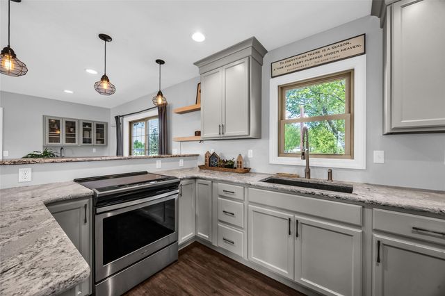 5808 Beverly Road SW, Cedar Rapids, IA 52404