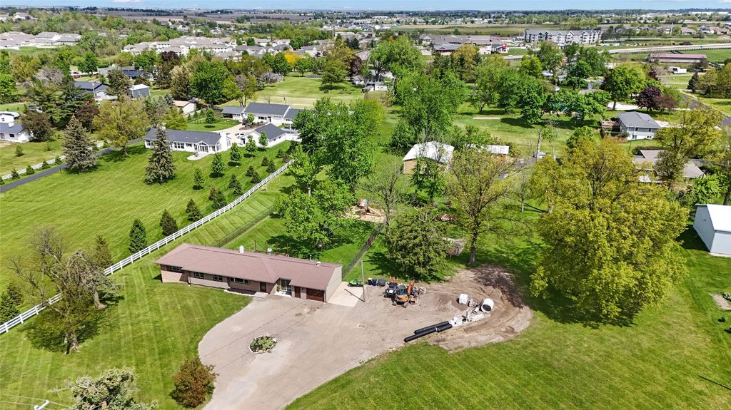5808 Beverly Road SW, Cedar Rapids, IA 52404