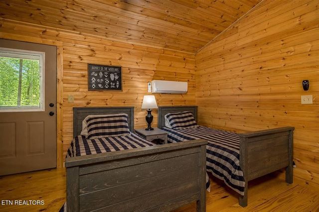 1218 N Baden Drive, Gatlinburg, TN 37738