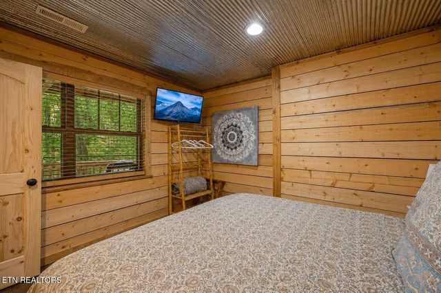 1218 N Baden Drive, Gatlinburg, TN 37738