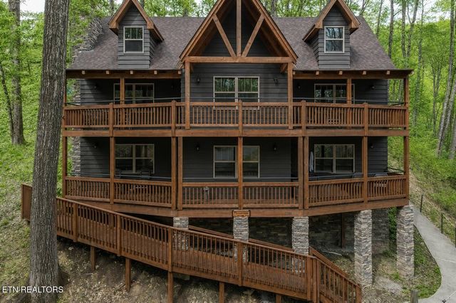 1218 N Baden Drive, Gatlinburg, TN 37738