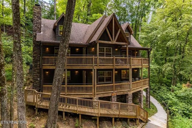 1218 N Baden Drive, Gatlinburg, TN 37738