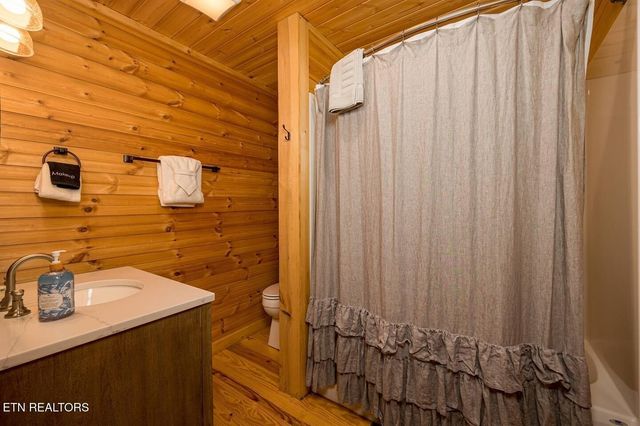 1218 N Baden Drive, Gatlinburg, TN 37738