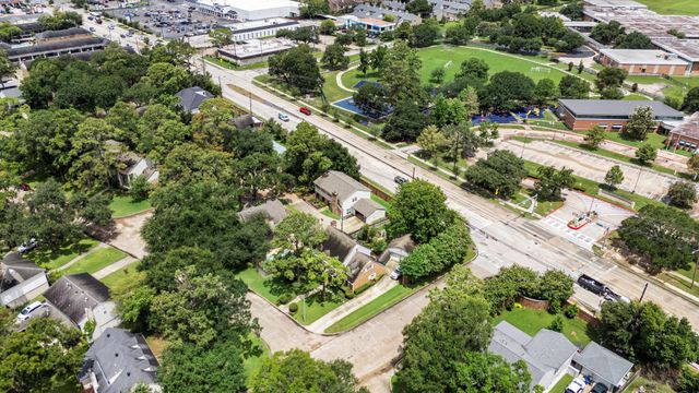 14302 Apple Tree Road, Houston, TX 77079