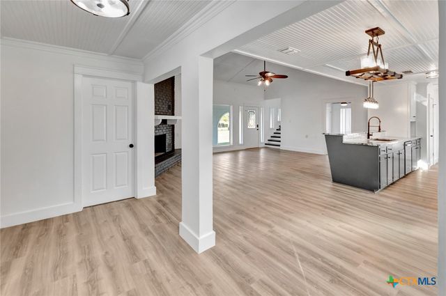 445 Lakeshore Drive, Victoria, TX 77905