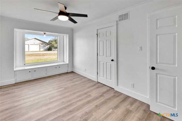 445 Lakeshore Drive, Victoria, TX 77905